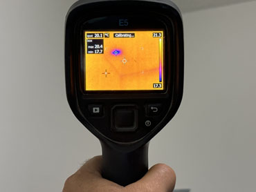 Darker area on thermal image, indicating possible moisture